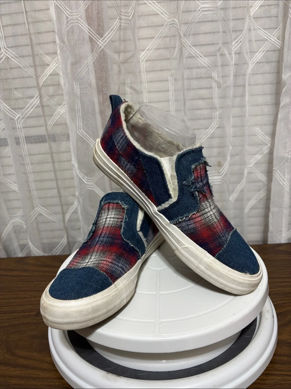Gypsy Jazz ladies 8 Plaid Slip-On Sneakers in Red & Blue